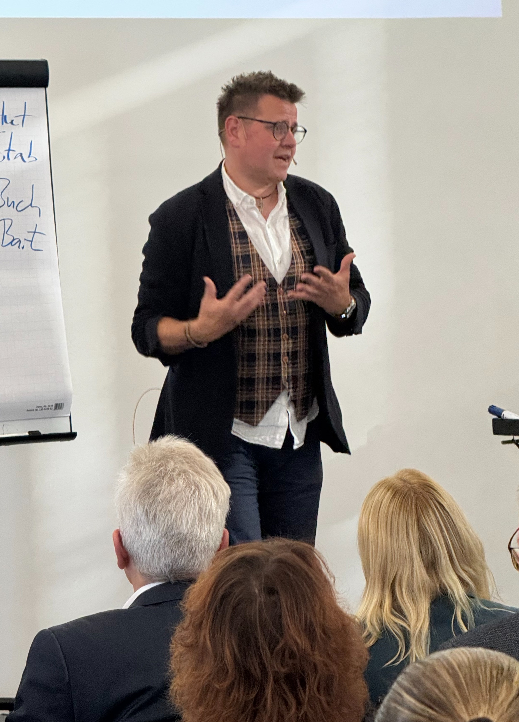 Mikrofon im Scheinwerferlicht